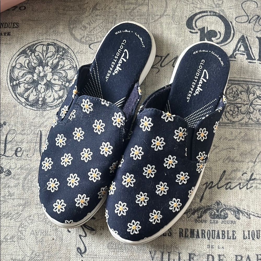 Clarks Cloudsteppers Navy Daisy Slip-On Mules new